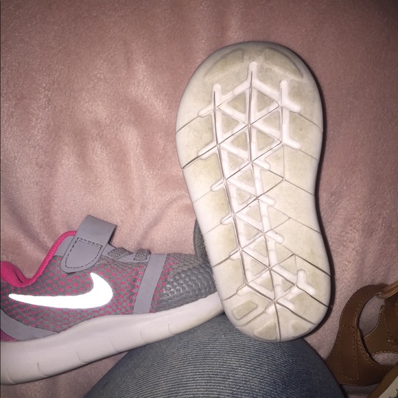 Nike - Picture 3 of 3